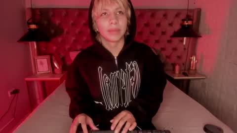 oliiverr22 online show from 11/29/25, 12:08