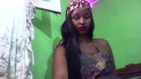 olinah610 online show from 10/12/25, 07:07