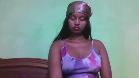 olinah610 online show from 11/28/25, 07:49