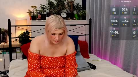 OliSunny Olivia online show from 12/17/24, 10:44