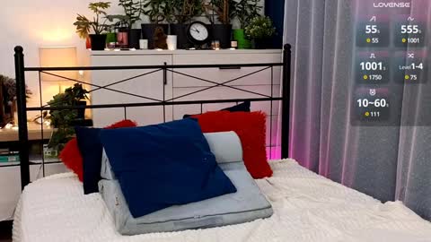 OliSunny Olivia online show from 12/29/24, 07:50