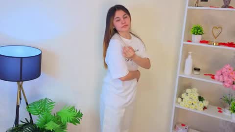 Snapshot of olivafling chatting on 04/24/26, 06:32 Lana online show from 04/24/26, 06:32