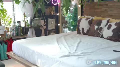 Olive online show from 04/12/26, 04:45