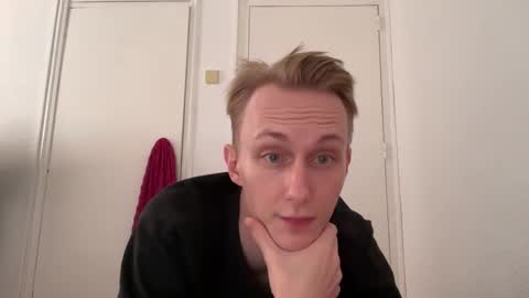 Snapshot of oliver_and_thomas chatting on 09/10/25, 11:32 Oliver and Thomas online show from 09/10/25, 11:32