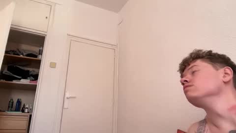 Snapshot of oliver_and_thomas chatting on 09/15/25, 11:32 Oliver and Thomas online show from 09/15/25, 11:32
