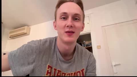 Snapshot of oliver_and_thomas chatting on 10/25/25, 10:01 Oliver and Thomas online show from 10/25/25, 10:01
