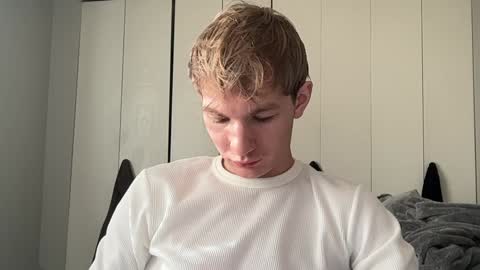 Snapshot of oliver_beck chatting on 12/11/24, 07:36 Oliver Beck online show from 12/11/24, 07:36