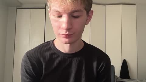 Snapshot of oliver_beck chatting on 12/12/24, 05:37 Oliver Beck online show from 12/12/24, 05:37