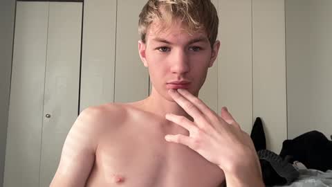 Snapshot of oliver_beck chatting on 12/13/24, 07:10 Oliver Beck online show from 12/13/24, 07:10