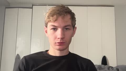 Snapshot of oliver_beck chatting on 12/14/24, 07:03 Oliver Beck online show from 12/14/24, 07:03