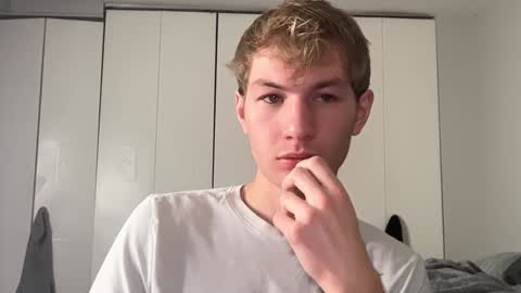 Snapshot of oliver_beck chatting on 12/15/24, 02:19 Oliver Beck online show from 12/15/24, 02:19