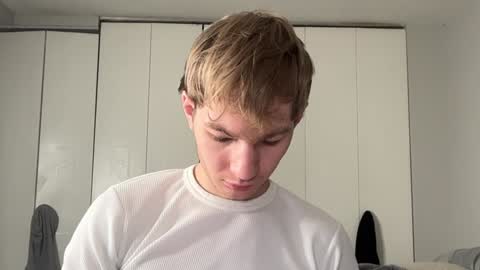 Snapshot of oliver_beck chatting on 12/15/24, 06:48 Oliver Beck online show from 12/15/24, 06:48