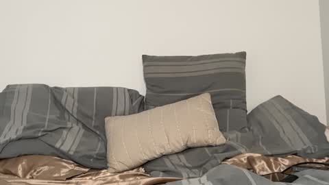 Snapshot of oliver_beck chatting on 01/04/25, 02:25 Oliver Beck online show from 01/04/25, 02:25