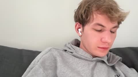 Snapshot of oliver_beck chatting on 01/06/25, 03:09 Oliver Beck online show from 01/06/25, 03:09