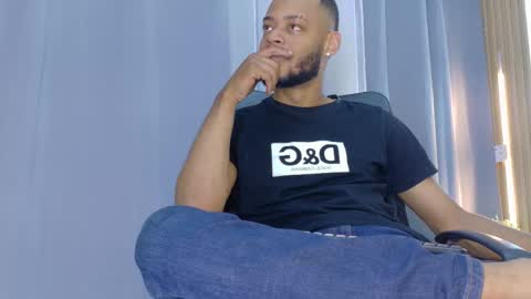 Snapshot of oliver_bigblack_cock chatting on 03/24/26, 06:57 Oliver online show from 03/24/26, 06:57