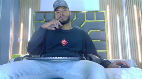 Snapshot of oliver_bigblack_cock chatting on 03/31/26, 06:08 Oliver online show from 03/31/26, 06:08