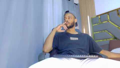 Snapshot of oliver_bigblack_cock chatting on 04/06/26, 06:31 Oliver online show from 04/06/26, 06:31