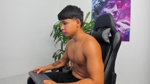 Snapshot of oliver_bray chatting on 12/04/24, 01:14 Oliver bray online show from 12/04/24, 01:14