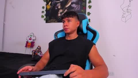 Snapshot of oliver_bray chatting on 12/24/24, 12:44 Oliver bray online show from 12/24/24, 12:44