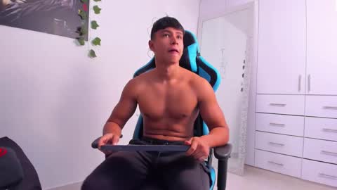 Snapshot of oliver_bray chatting on 12/27/24, 12:39 Oliver bray online show from 12/27/24, 12:39