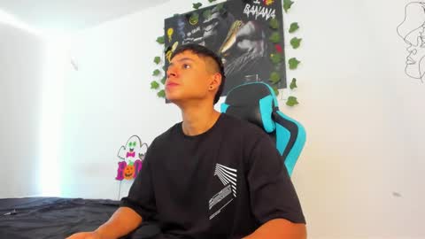 Snapshot of oliver_bray chatting on 01/19/25, 04:36 Oliver bray online show from 01/19/25, 04:36