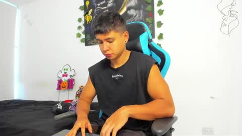 Snapshot of oliver_bray chatting on 01/21/25, 12:29 Oliver bray online show from 01/21/25, 12:29