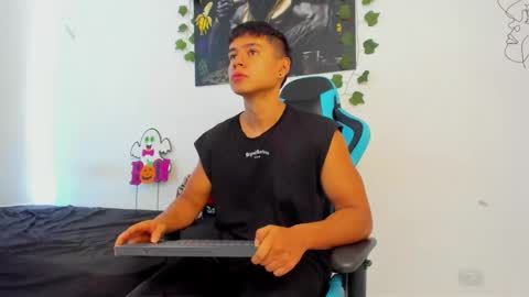 Snapshot of oliver_bray chatting on 01/23/25, 03:54 Oliver bray online show from 01/23/25, 03:54