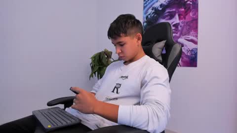 Snapshot of oliver_bray chatting on 02/04/25, 02:53 Oliver bray online show from 02/04/25, 02:53