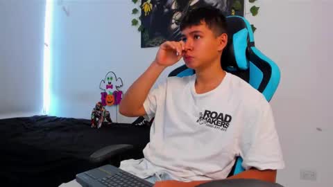 Snapshot of oliver_bray chatting on 02/15/25, 04:12 Oliver bray online show from 02/15/25, 04:12