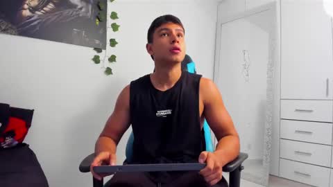 Snapshot of oliver_bray chatting on 02/16/25, 01:03 Oliver bray online show from 02/16/25, 01:03