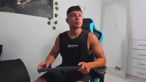 Snapshot of oliver_bray chatting on 02/18/25, 12:48 Oliver bray online show from 02/18/25, 12:48