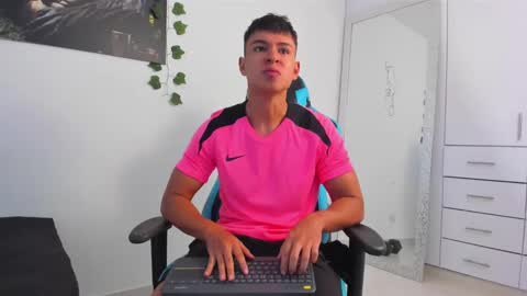 Snapshot of oliver_bray chatting on 02/24/25, 03:53 Oliver bray online show from 02/24/25, 03:53