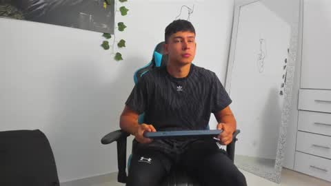 Snapshot of oliver_bray chatting on 02/28/25, 11:56 Oliver bray online show from 02/28/25, 11:56