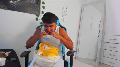 Snapshot of oliver_bray chatting on 03/02/25, 07:45 Oliver bray online show from 03/02/25, 07:45