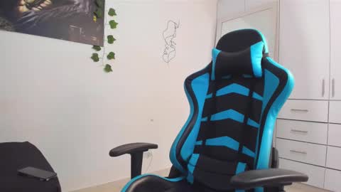 Snapshot of oliver_bray chatting on 03/04/25, 04:09 Oliver bray online show from 03/04/25, 04:09