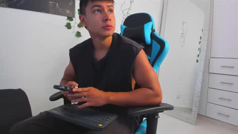 Snapshot of oliver_bray chatting on 03/05/25, 04:46 Oliver bray online show from 03/05/25, 04:46