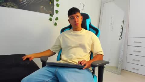 Snapshot of oliver_bray chatting on 03/09/25, 03:05 Oliver bray online show from 03/09/25, 03:05