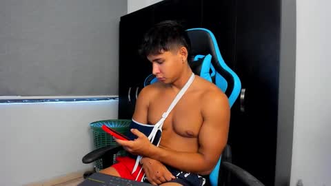 Snapshot of oliver_bray chatting on 09/26/25, 04:00 Oliver bray online show from 09/26/25, 04:00