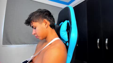 Snapshot of oliver_bray chatting on 10/08/25, 05:21 Oliver bray online show from 10/08/25, 05:21