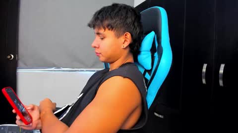 Snapshot of oliver_bray chatting on 10/15/25, 06:19 Oliver bray online show from 10/15/25, 06:19