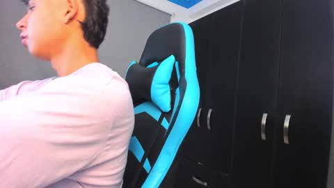 Snapshot of oliver_bray chatting on 10/21/25, 11:38 Oliver bray online show from 10/21/25, 11:38