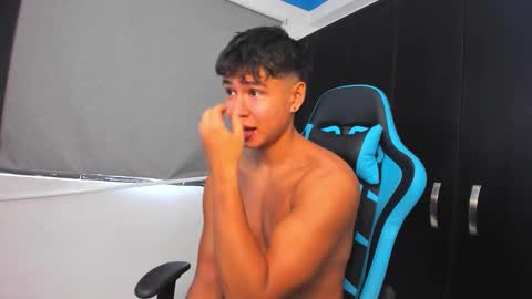 Snapshot of oliver_bray chatting on 10/22/25, 05:02 Oliver bray online show from 10/22/25, 05:02