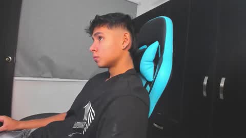 Snapshot of oliver_bray chatting on 10/25/25, 10:26 Oliver bray online show from 10/25/25, 10:26