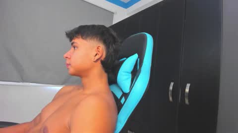 Snapshot of oliver_bray chatting on 10/27/25, 05:17 Oliver bray online show from 10/27/25, 05:17