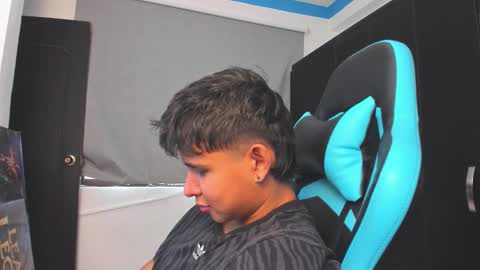 Snapshot of oliver_bray chatting on 10/31/25, 06:53 Oliver bray online show from 10/31/25, 06:53