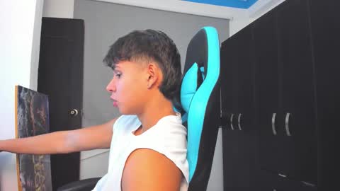 Snapshot of oliver_bray chatting on 11/08/25, 01:39 Oliver bray online show from 11/08/25, 01:39