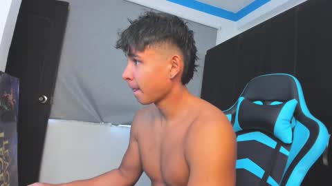 Snapshot of oliver_bray chatting on 11/17/25, 03:29 Oliver bray online show from 11/17/25, 03:29