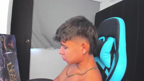 Snapshot of oliver_bray chatting on 11/18/25, 06:34 Oliver bray online show from 11/18/25, 06:34