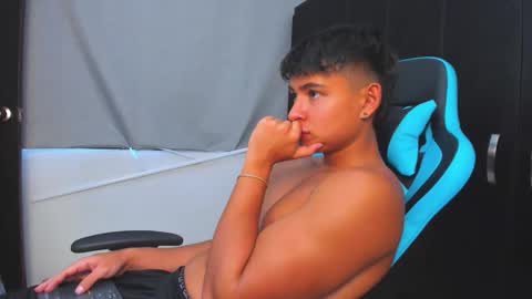 Snapshot of oliver_bray chatting on 11/19/25, 09:59 Oliver bray online show from 11/19/25, 09:59