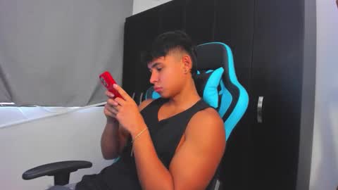 Snapshot of oliver_bray chatting on 11/21/25, 03:00 Oliver bray online show from 11/21/25, 03:00